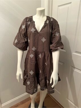 Mira Embroidered olive green flowy Dress v neck XS